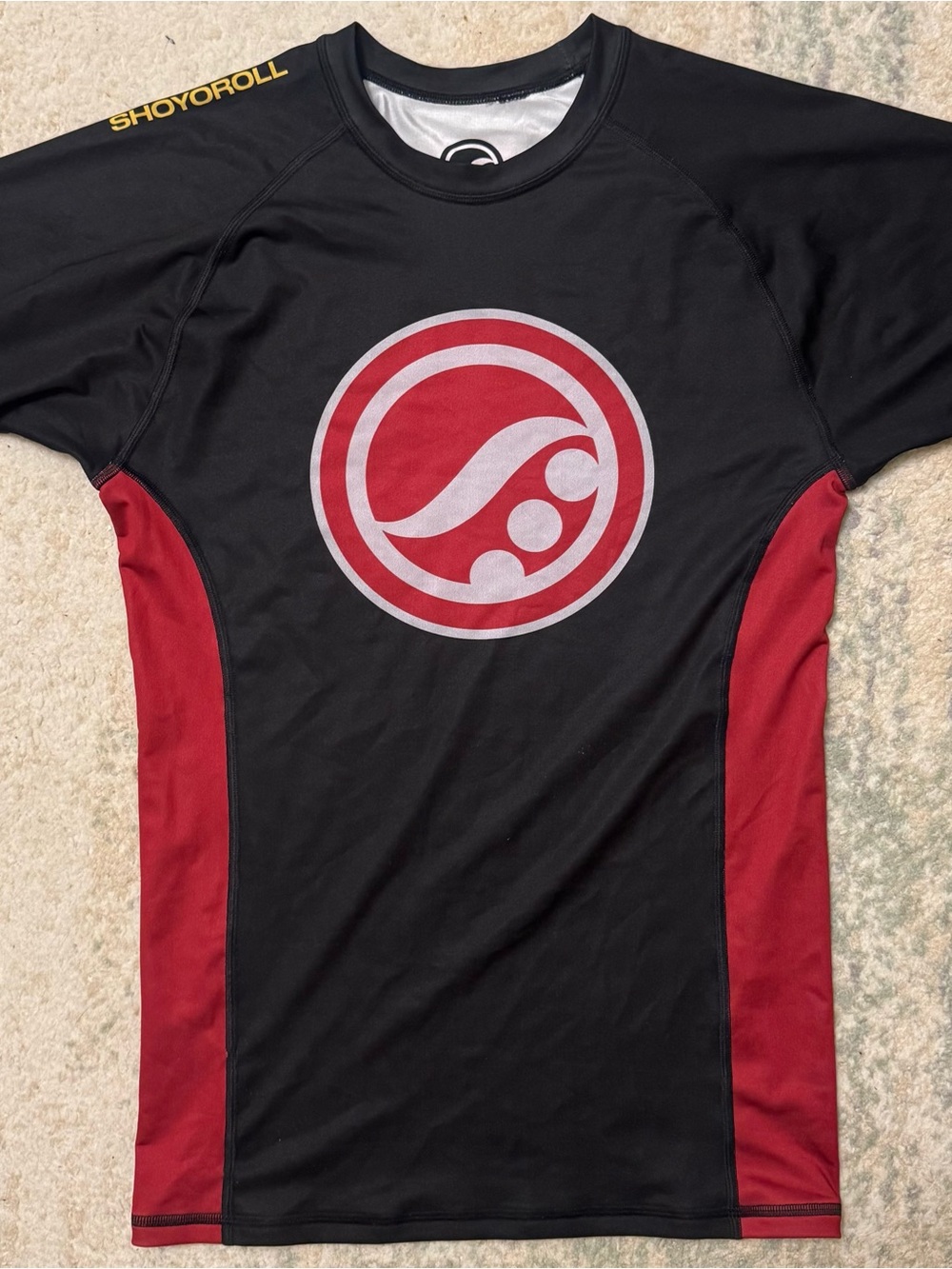 Shoyoroll Men's Black & Red Short-Sleeve Rash Guard